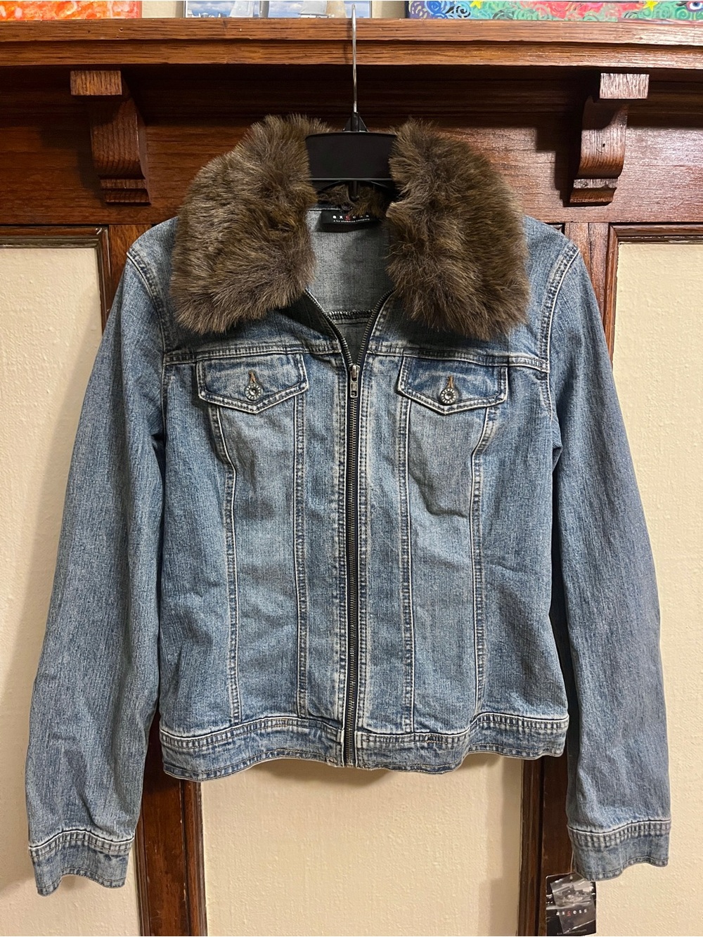 Liz Claiborne Denim Jacket NWT with Fur Collar - Light Blue
